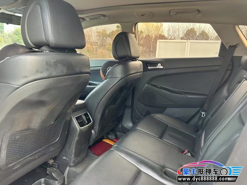 16年现代途胜轿车抵押车出售