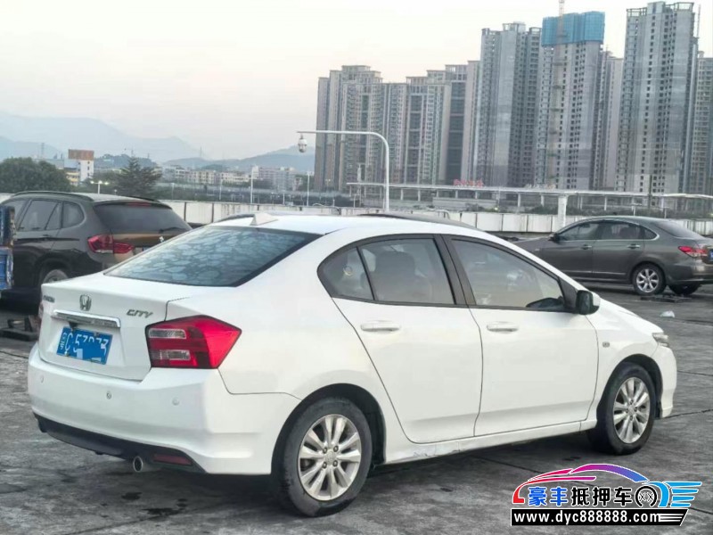 15年本田锋范轿车抵押车出售