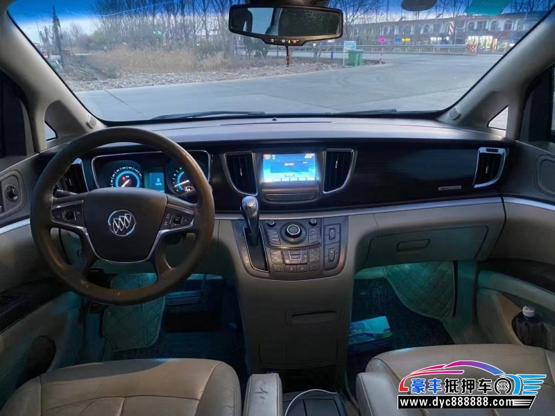 13年别克GL8轿车抵押车出售