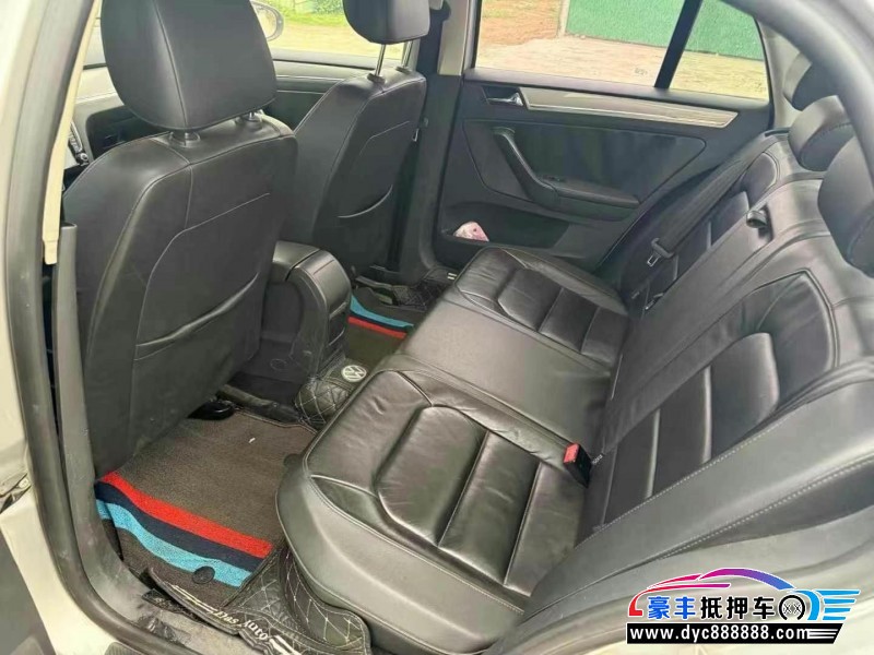 14年大众宝来轿车抵押车出售