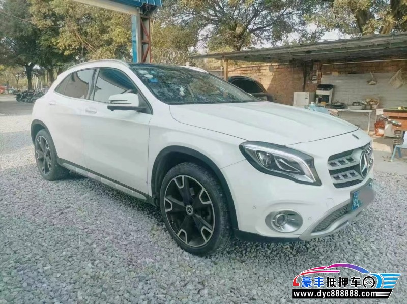 18年奔驰GLA轿车抵押车出售