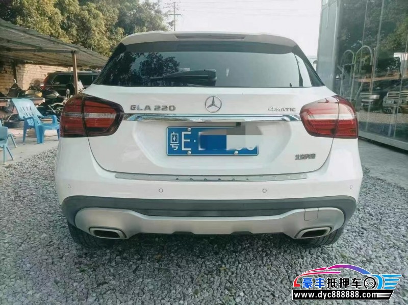 18年奔驰GLA轿车抵押车出售