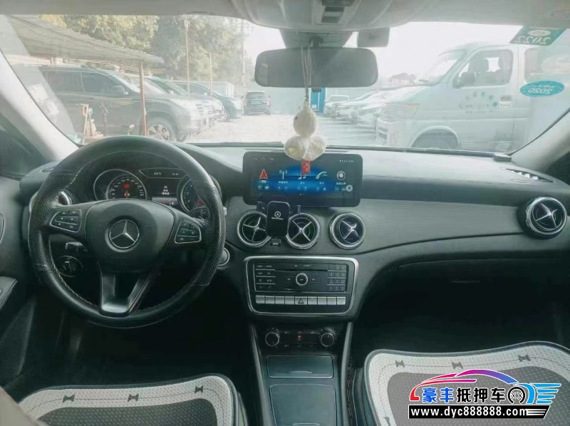 18年奔驰GLA轿车抵押车出售