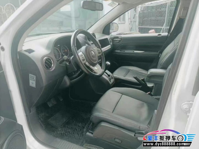 14年Jeep指南者轿车抵押车出售