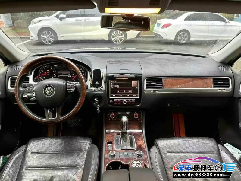 13年大众途锐轿车抵押车出售