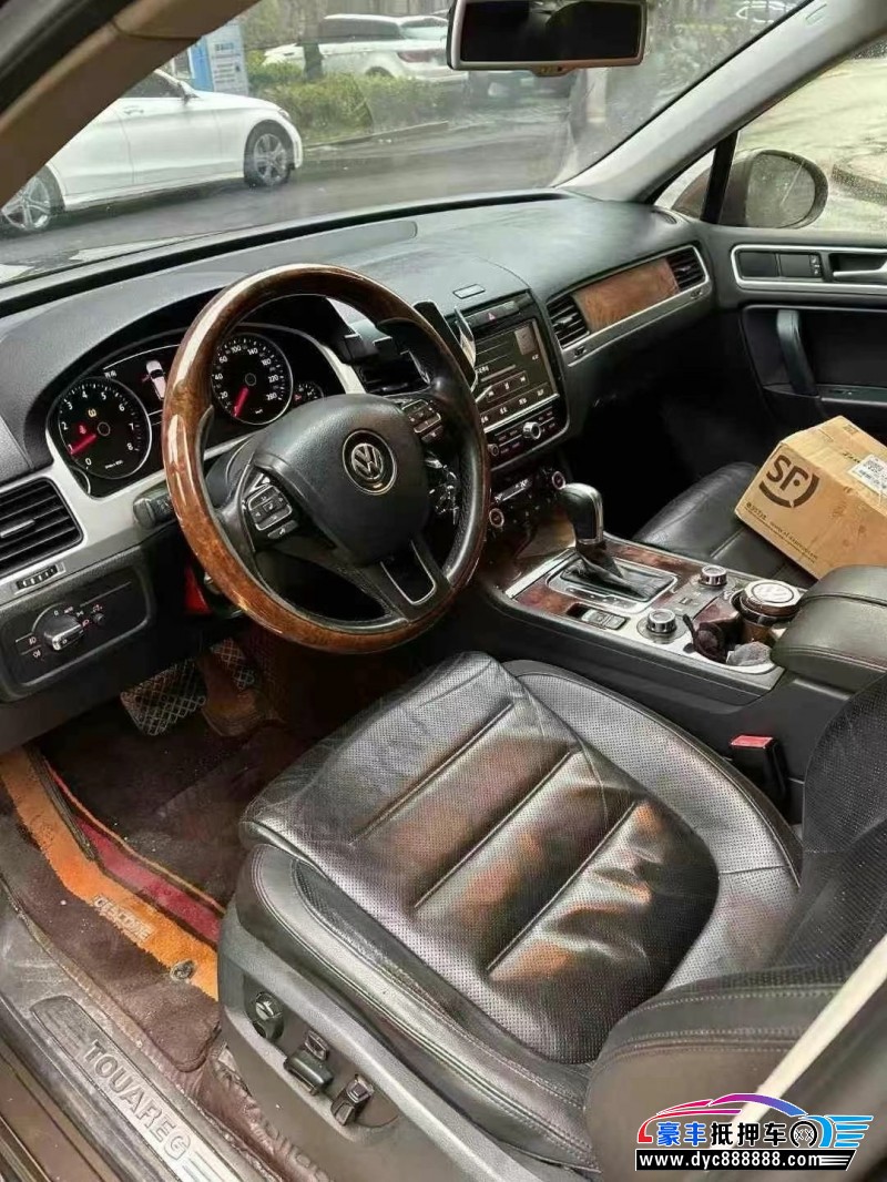 13年大众途锐轿车抵押车出售