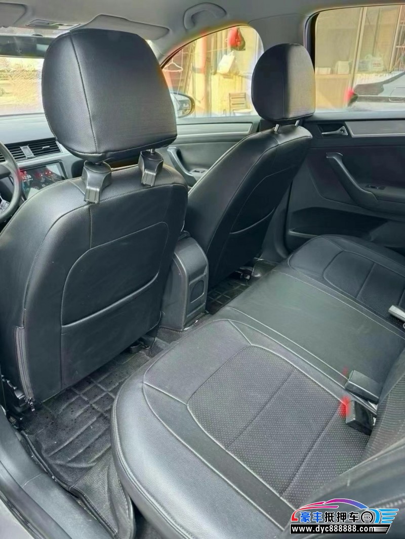 13年大众宝来轿车抵押车出售