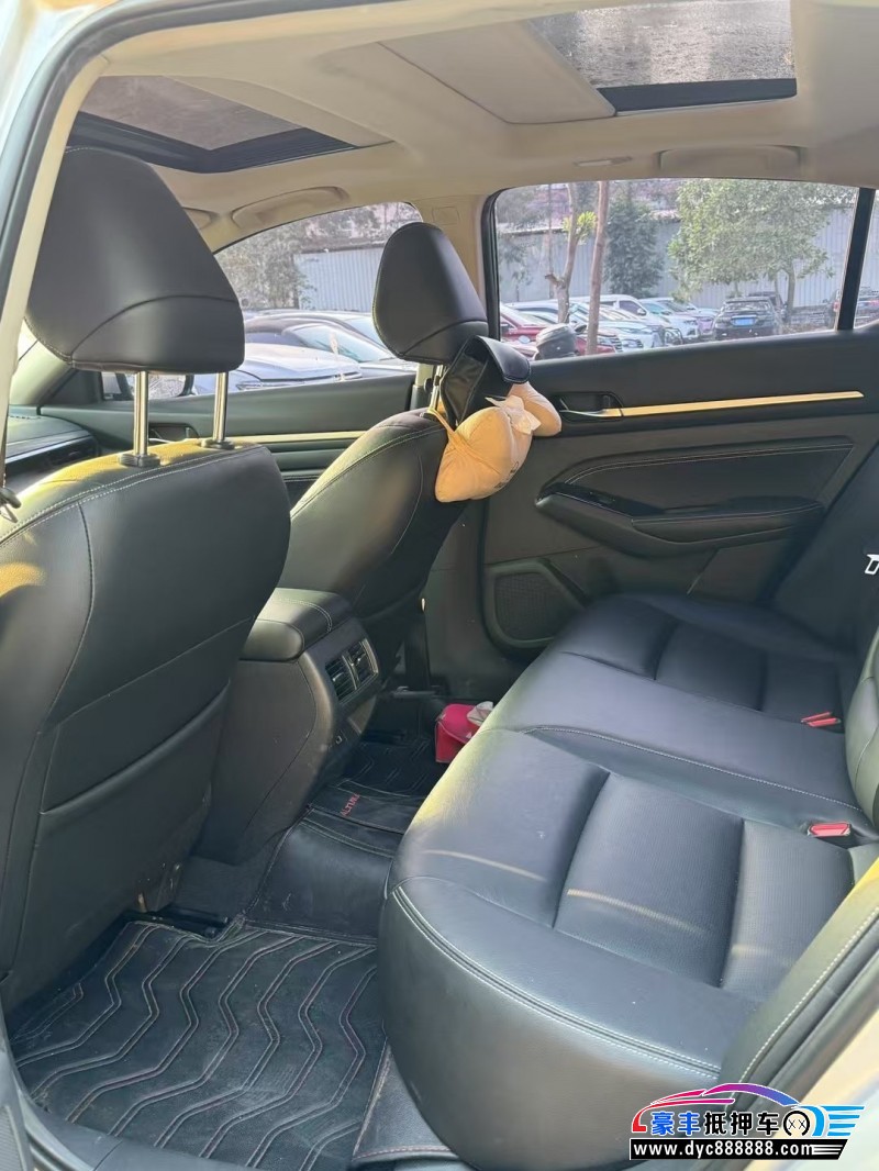 23年日产天籁轿车抵押车出售