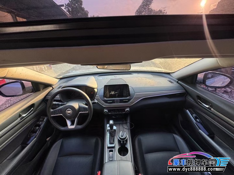 23年日产天籁轿车抵押车出售