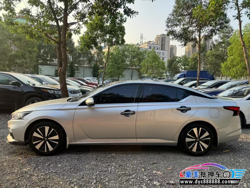 23年日产天籁轿车抵押车出售