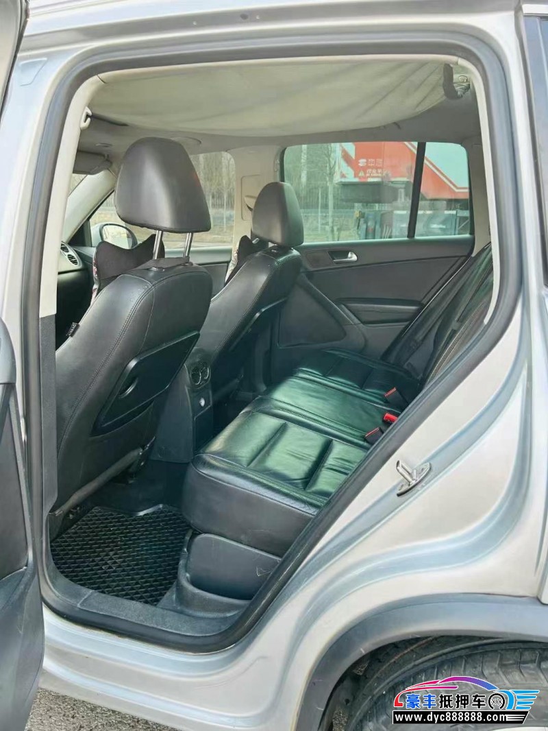 10年大众途威轿车抵押车出售