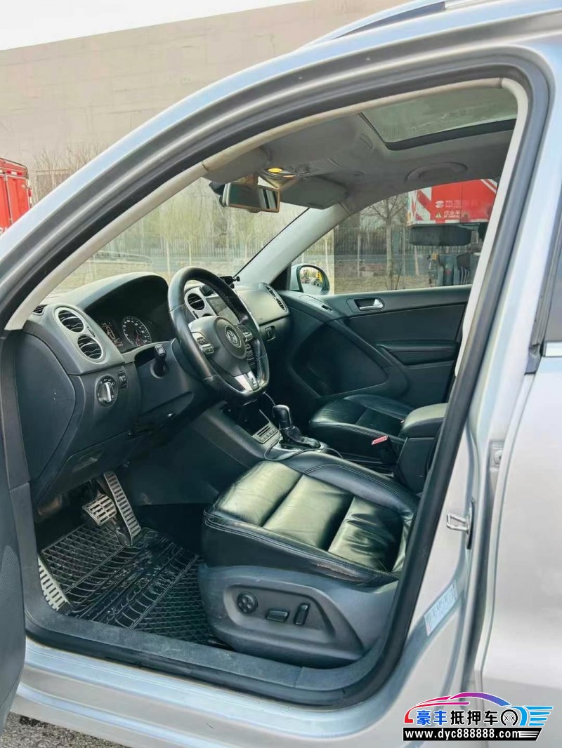 10年大众途威轿车抵押车出售