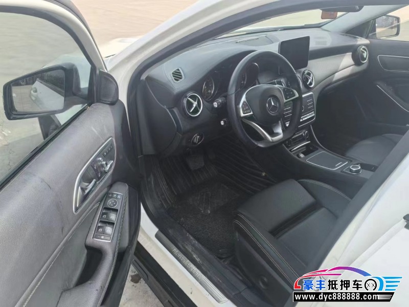 19年奔驰GLA轿车抵押车出售