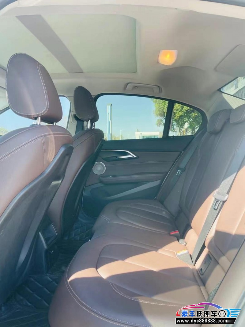 22年宝马1系轿车抵押车出售