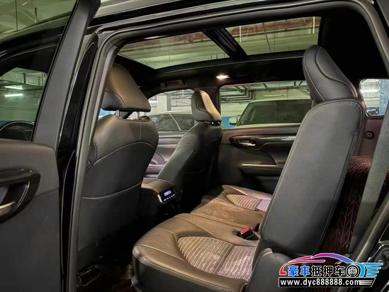 21年丰田皇冠轿车抵押车出售