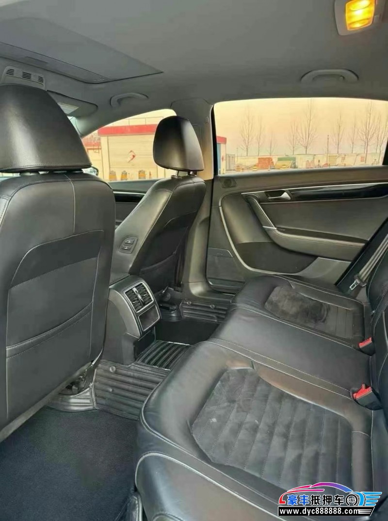 14年大众迈腾轿车抵押车出售