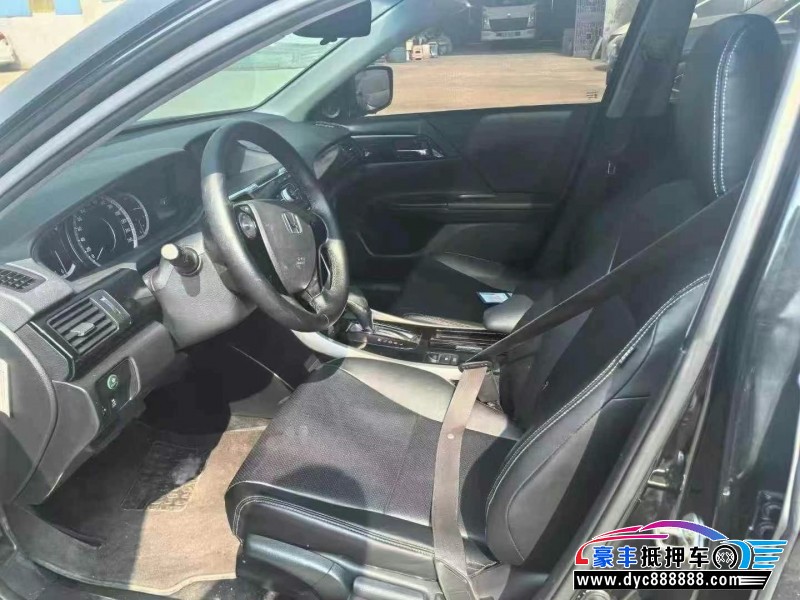 17年本田雅阁轿车抵押车出售