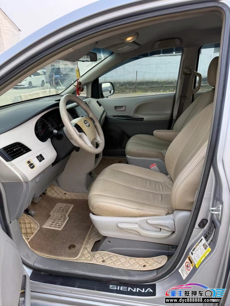 13年丰田塞纳SUV抵押车出售