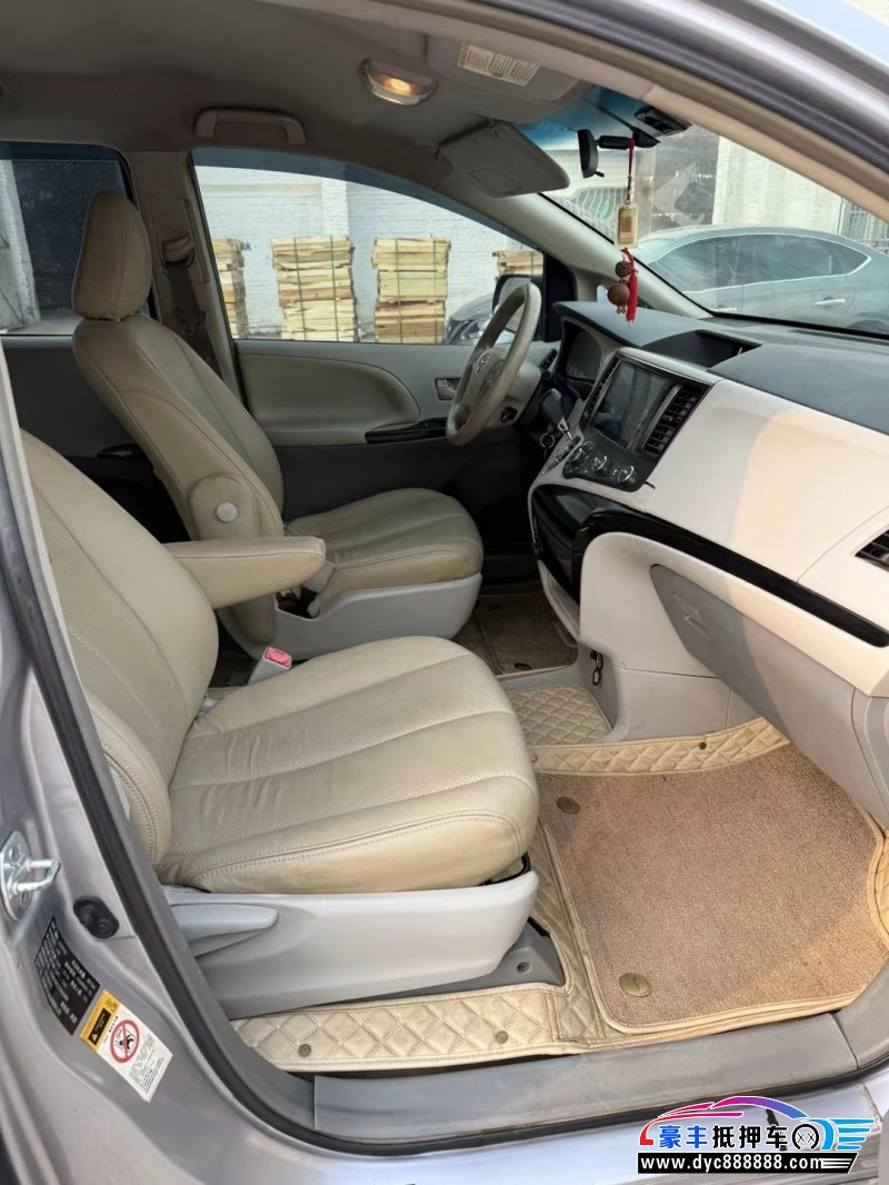 13年丰田塞纳SUV抵押车出售