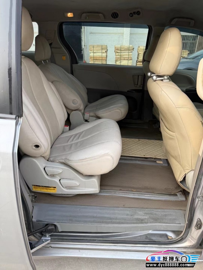 13年丰田塞纳SUV抵押车出售