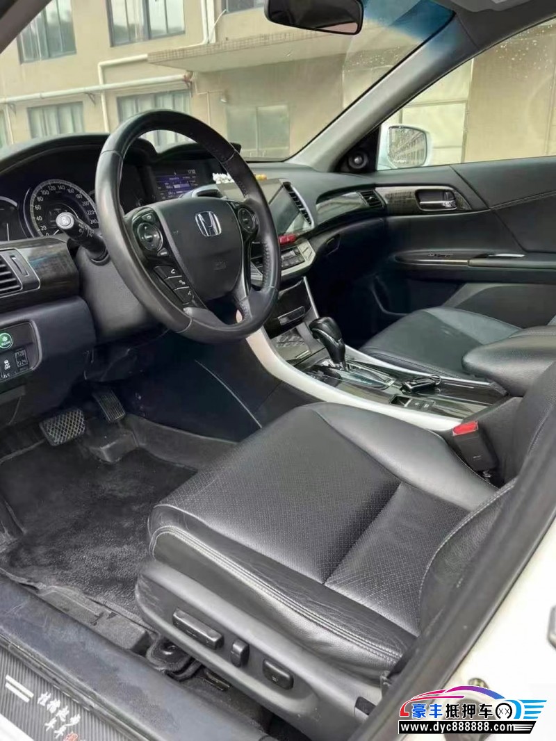 14年本田雅阁轿车抵押车出售