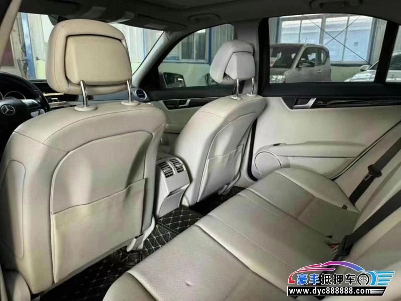 11年奔驰C轿车抵押车出售