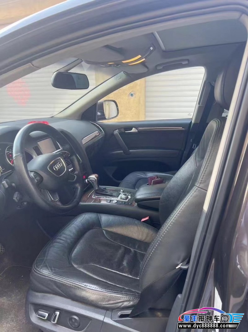 12年奥迪Q7轿车抵押车出售