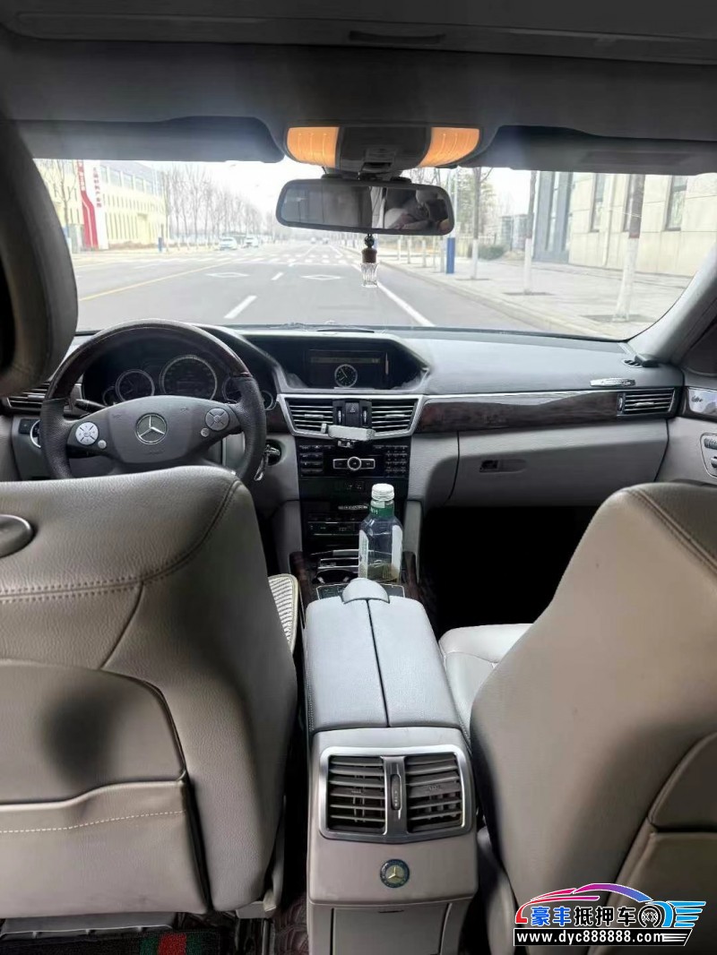 13年奔驰E轿车抵押车出售