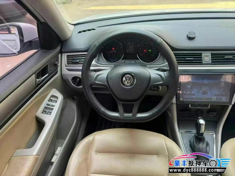 16年大众宝来轿车抵押车出售