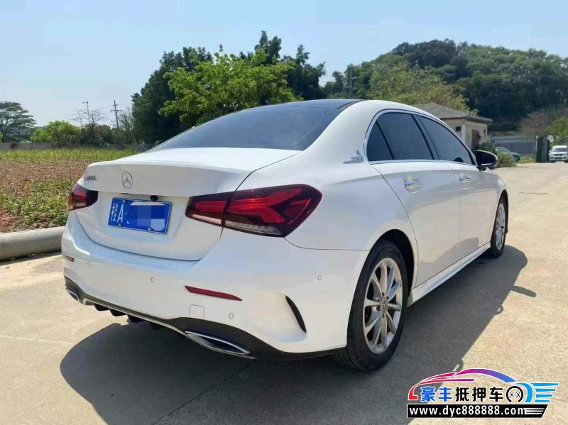 19年奔驰A轿车抵押车出售