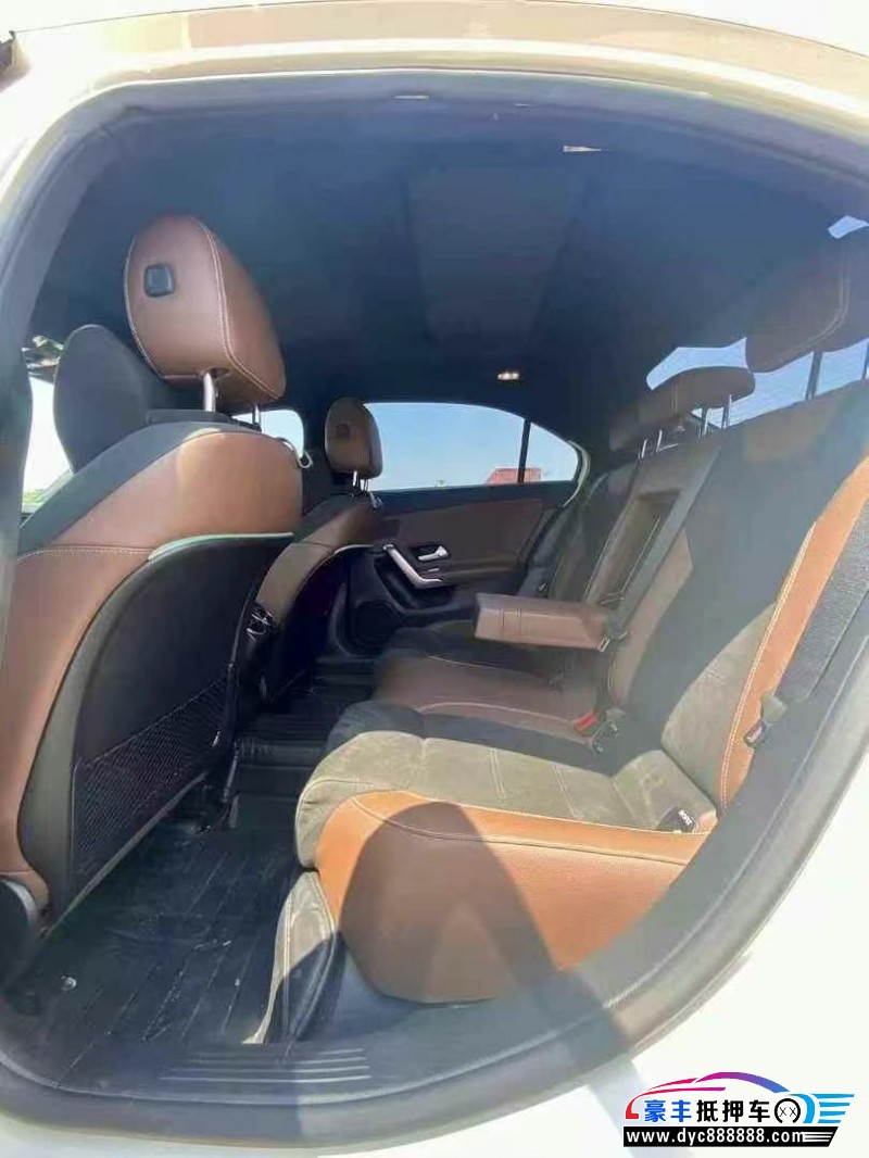 19年奔驰A轿车抵押车出售