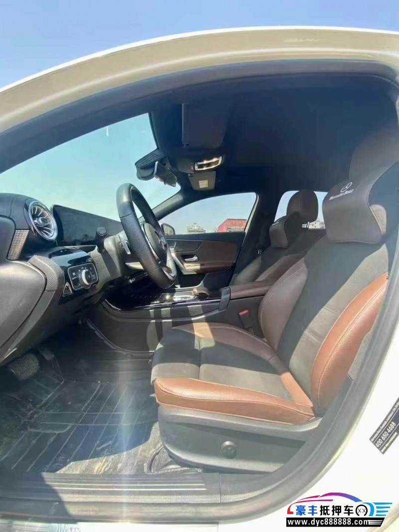 19年奔驰A轿车抵押车出售