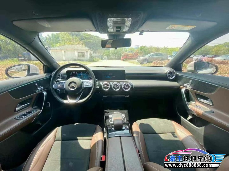 19年奔驰A轿车抵押车出售