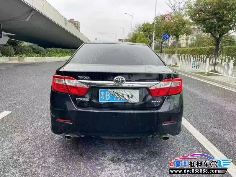 13年丰田凯美瑞轿车抵押车出售