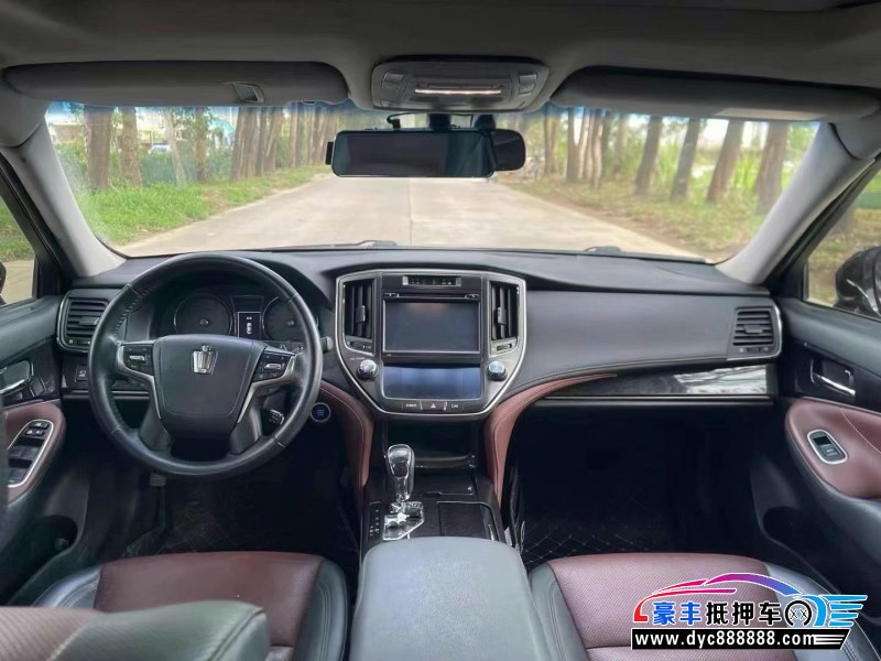 18年丰田皇冠轿车抵押车出售