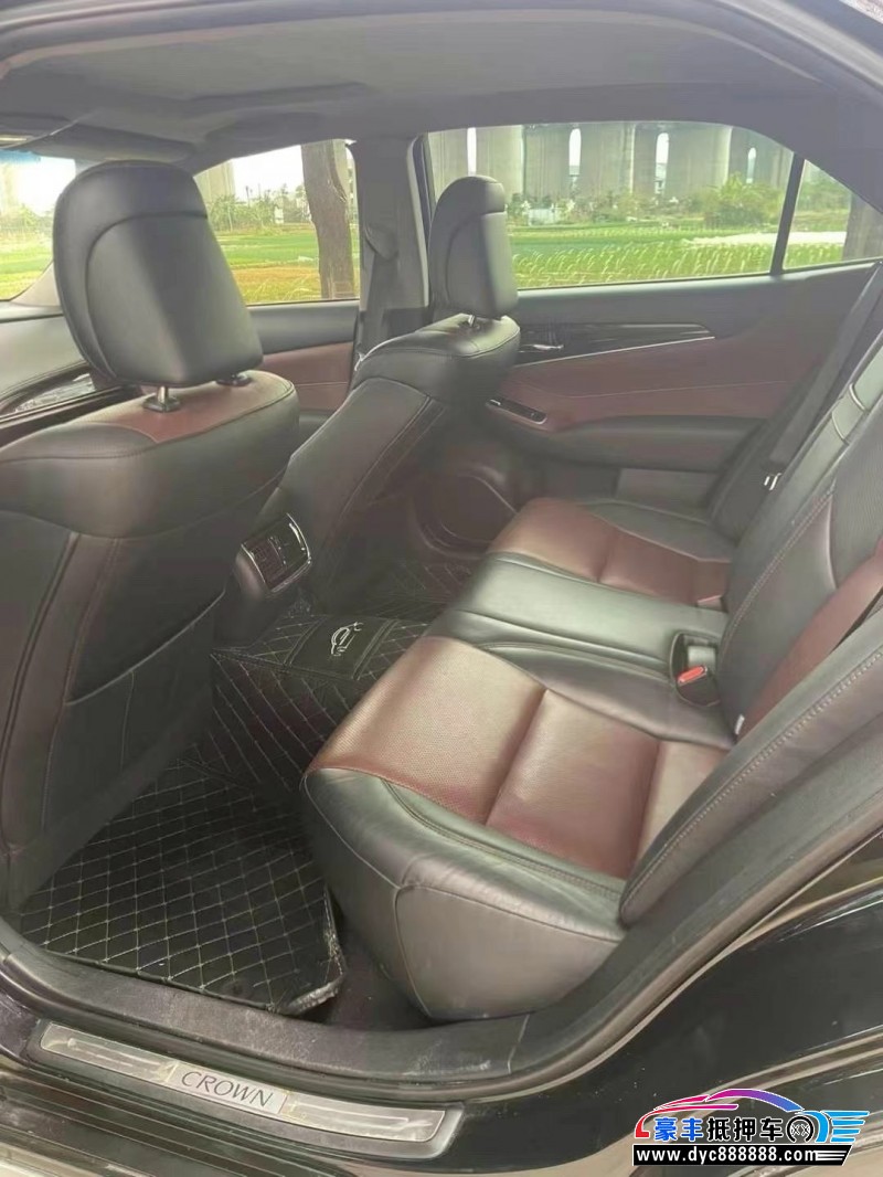 18年丰田皇冠轿车抵押车出售