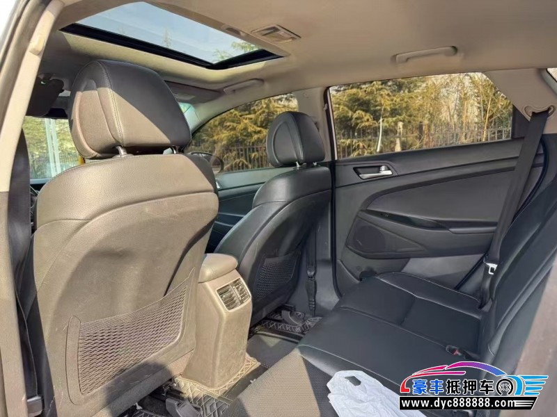 16年现代途胜轿车抵押车出售