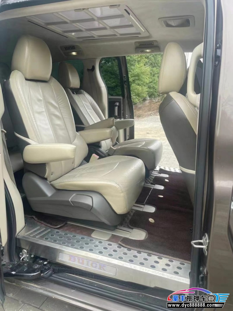 12年别克GL8轿车抵押车出售