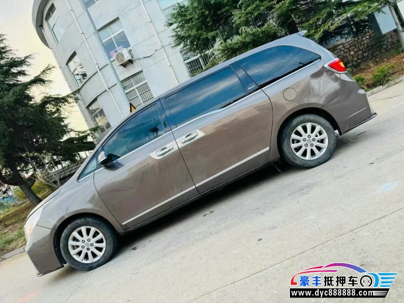 13年别克GL8轿车抵押车出售