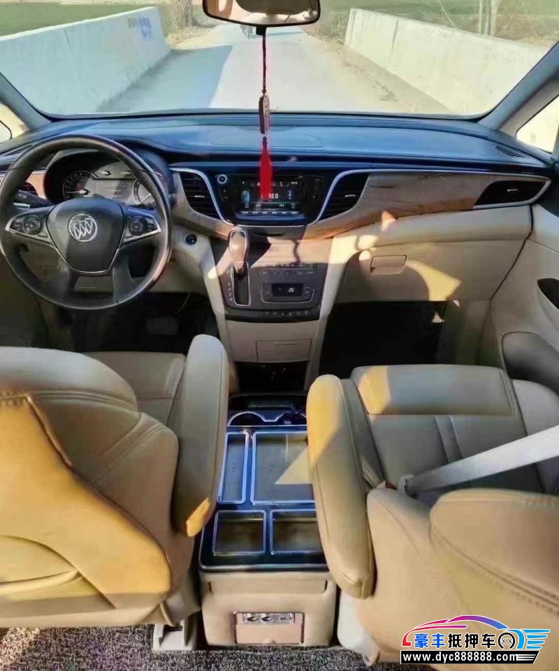 17年别克GL8轿车抵押车出售