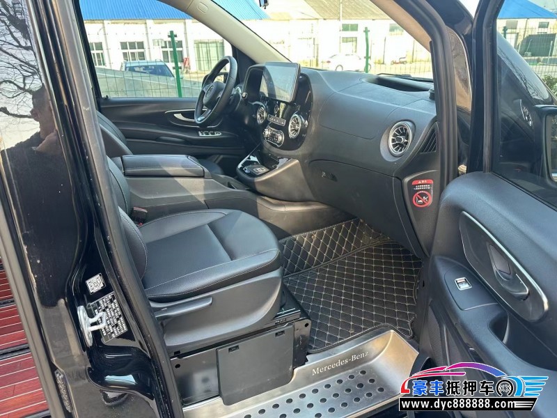 22年奔驰威霆轿车抵押车出售