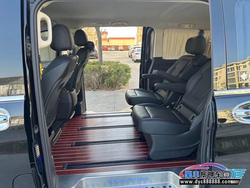 22年奔驰威霆轿车抵押车出售