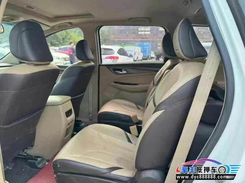 17年宝骏730轿车抵押车出售