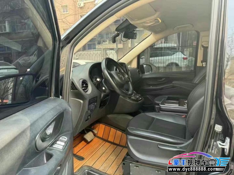 19年奔驰威霆轿车抵押车出售