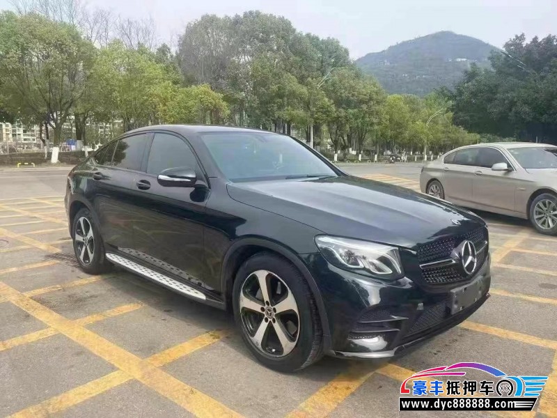 18年奔驰GLC轿车抵押车出售
