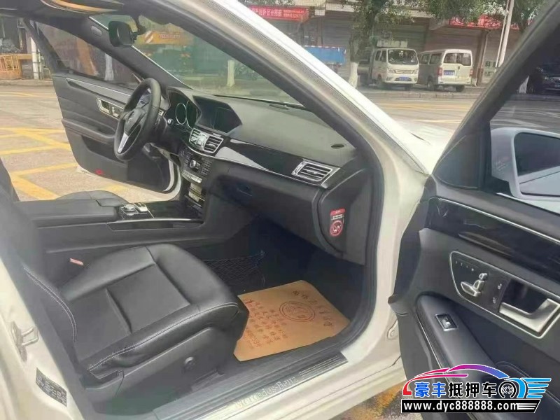 14年奔驰E轿车抵押车出售