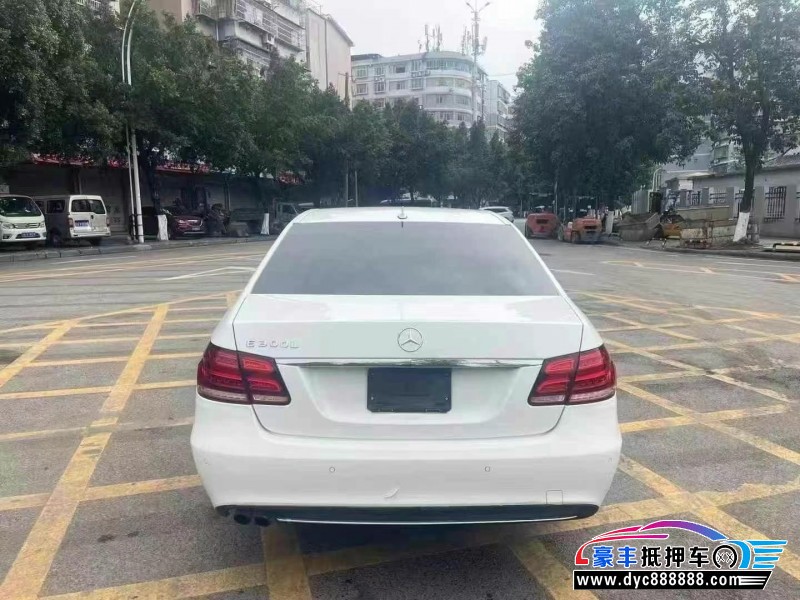 14年奔驰E轿车抵押车出售