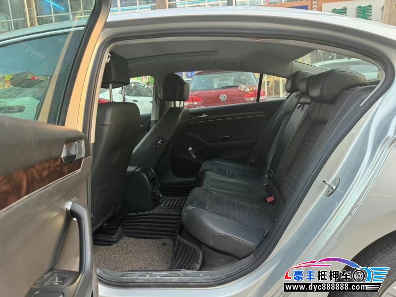 17年大众迈腾轿车抵押车出售