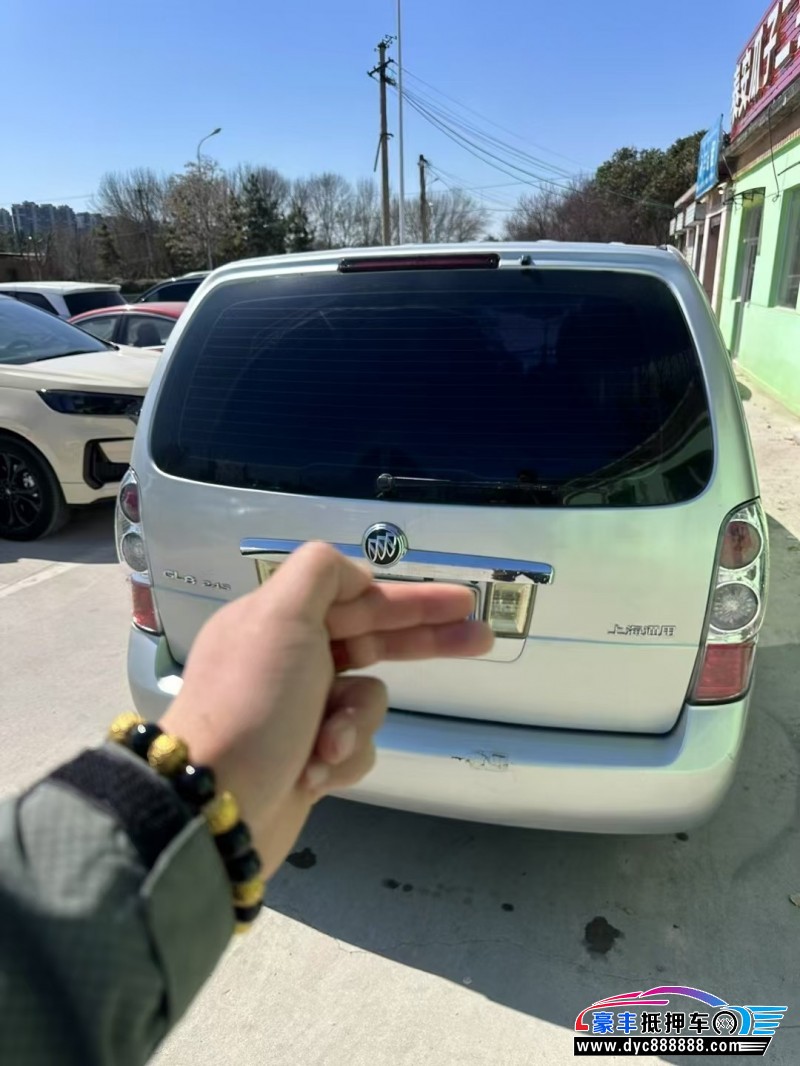 16年别克GL8轿车抵押车出售