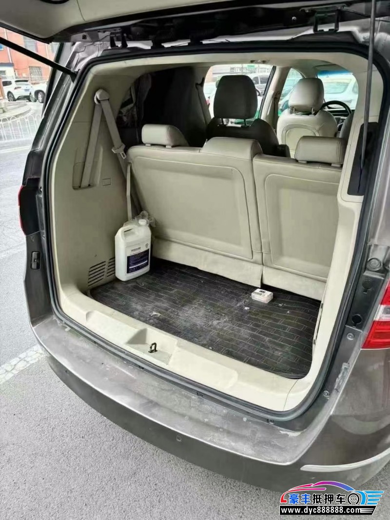 15年别克GL8轿车抵押车出售